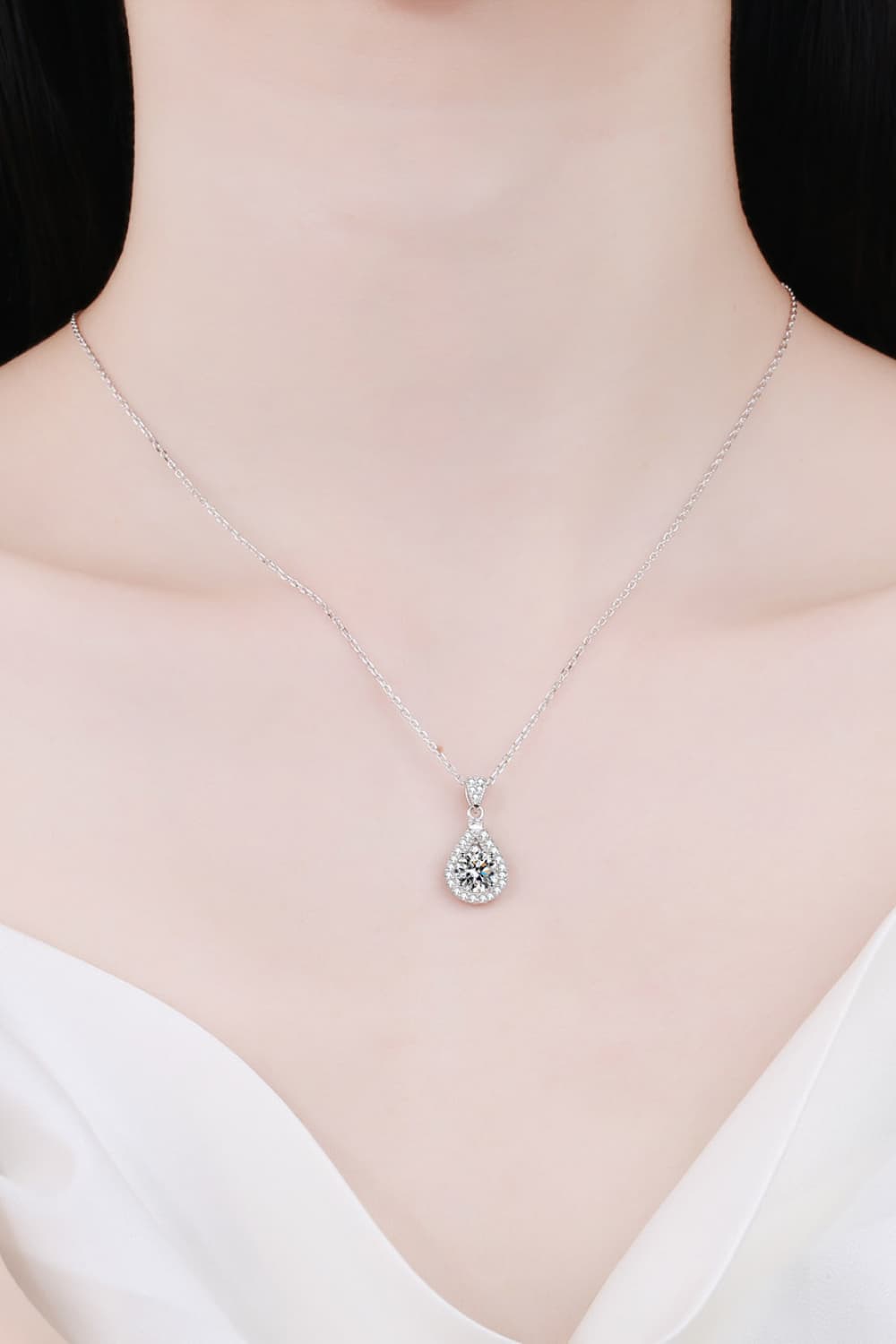 "Minimalist Moissanite pendant made with 925 sterling silver and rhodium-plated, featuring a 2-carat Moissanite stone. Includes a certificate of stone properties, matching box, and has a 16-inch chain with a 2-inch extension."